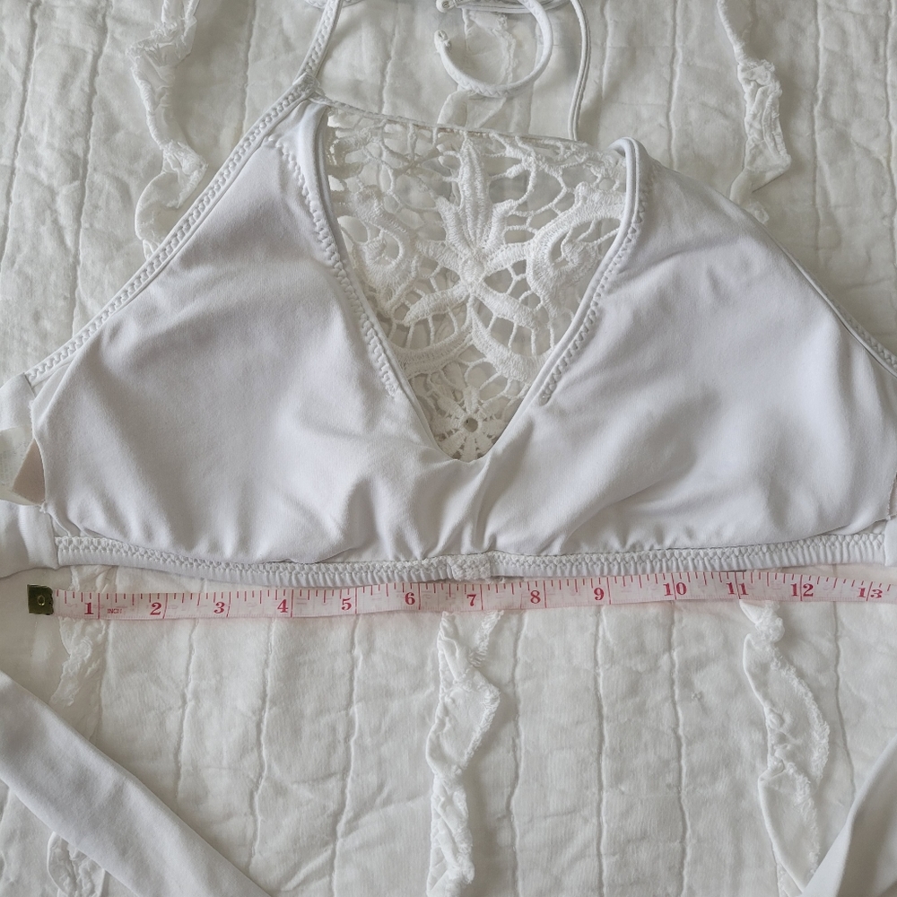 BECCA High Neck Crochet Floral Lace Bikini Top L EUC White Halter - Picture 6 of 10
